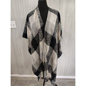 Woolrich Plaid Black Grey Cream Poncho Wrap Fringe Cozy Soft One Size